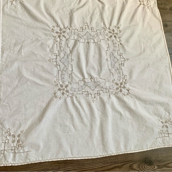 Vintage table cloths - Picture 7 of 7